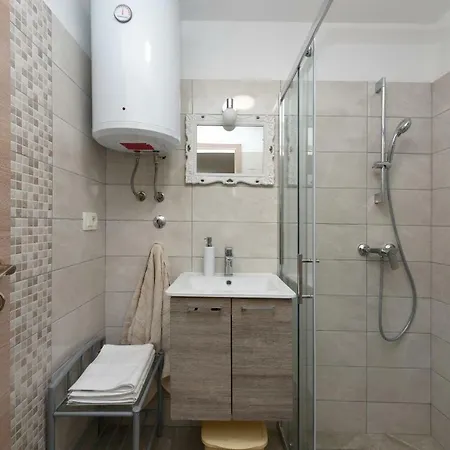 Apartments Marija, Authentic Stone House, 3 Minutes From The Beach * Задар