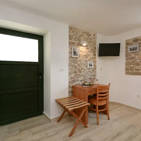 Apartments Marija, Authentic Stone House, 3 Minutes From The Beach Задар