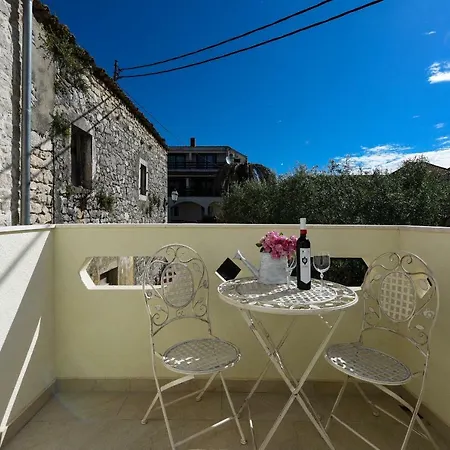 Apartments Marija, Authentic Stone House, 3 Minutes From The Beach Lägenhet