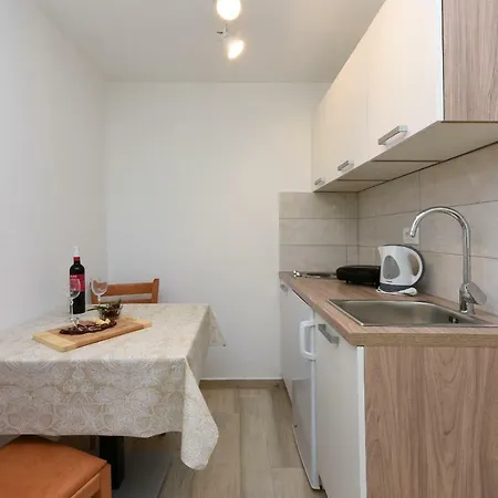 Lägenhet Apartments Marija, Authentic Stone House, 3 Minutes From The Beach Zadar
