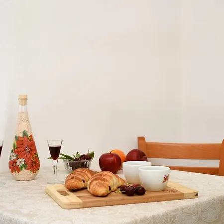 Апартаменты Apartments Marija, Authentic Stone House, 3 Minutes From The Beach *
