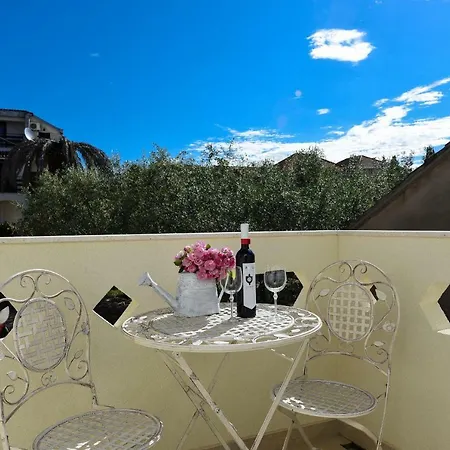Apartments Marija, Authentic Stone House, 3 Minutes From The Beach Lägenhet *