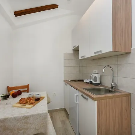 Апартаменты Apartments Marija, Authentic Stone House, 3 Minutes From The Beach Задар
