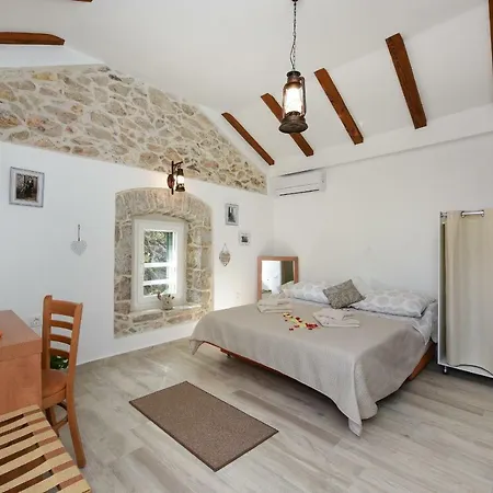 Lägenhet Apartments Marija, Authentic Stone House, 3 Minutes From The Beach