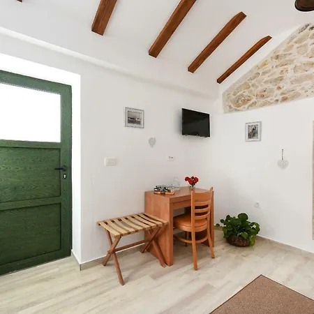 Apartments Marija, Authentic Stone House, 3 Minutes From The Beach Lägenhet Zadar