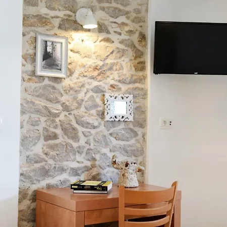 Apartments Marija, Authentic Stone House, 3 Minutes From The Beach Задар